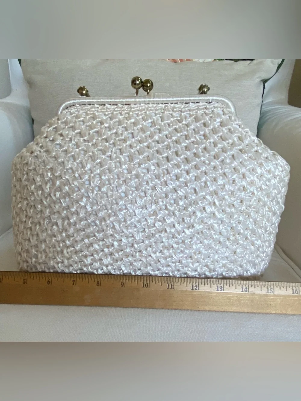 VTG 1950s Cream Woven Raffia Purse White Lucite Top Handle Kiss Lock Frame